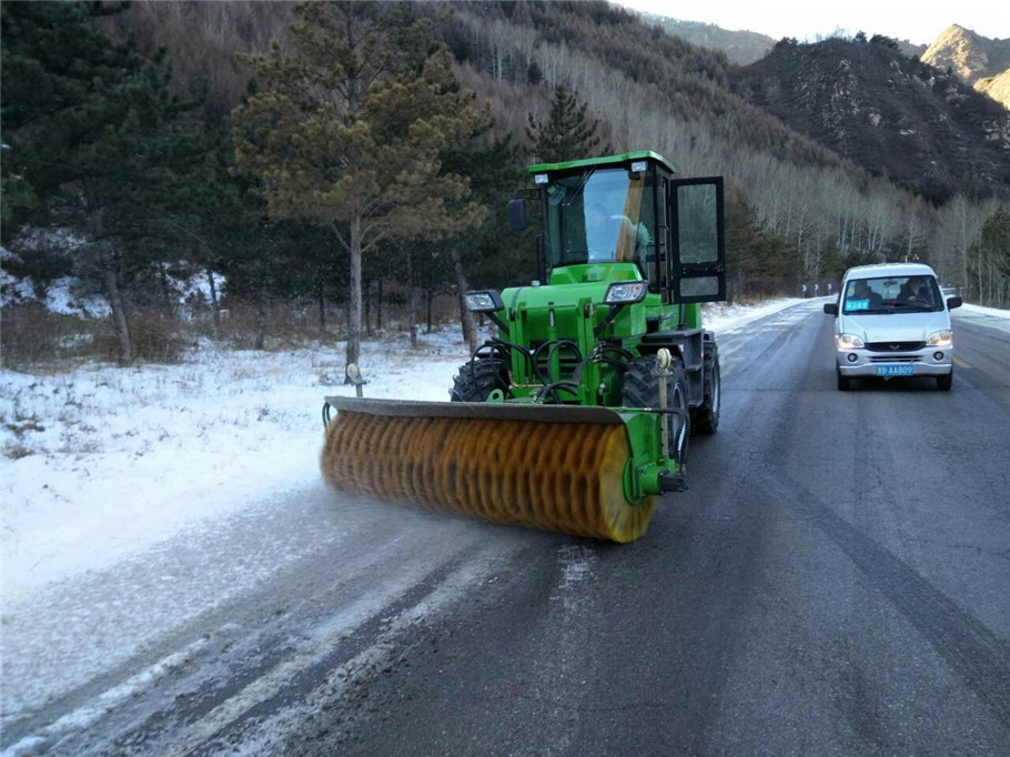 滾刷式強力掃雪機國產